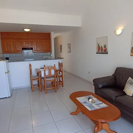 Casa Blanca Apartment *